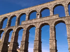 Cuantos arcos tiene el Acueducto de Segovia Historia características y curiosidades
