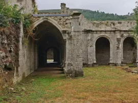 Visita al Monasterio de San Miguel de Fay en Sant Miquel Una historia fascinante