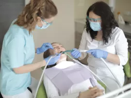 Descubre qué es un periodoncista dental y cómo se diferencia de un dentista