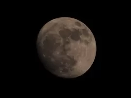 Descubre la causa del misterioso halo alrededor de la luna